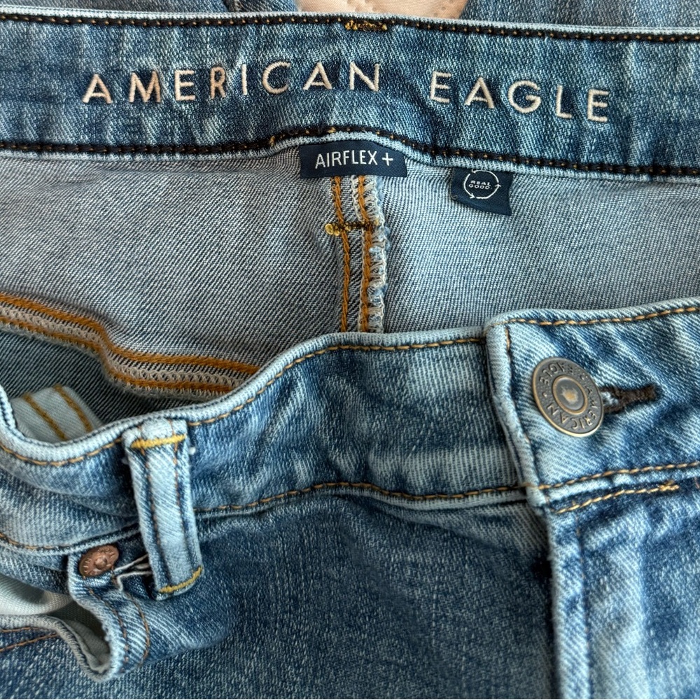 American Eagle Outfitters Sky Blue Relaxed Jeans - Picture 3 of 4